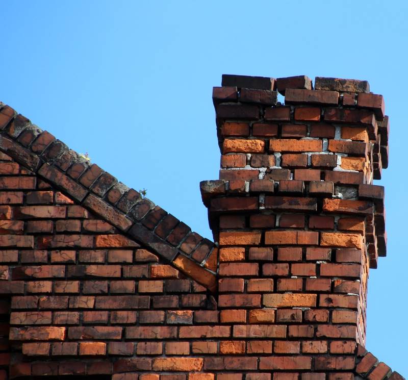 Signs Your Frankfort Home Needs a Chimney Inspection Damaged chimney on an Frankfort home showing cracks and missing mortar